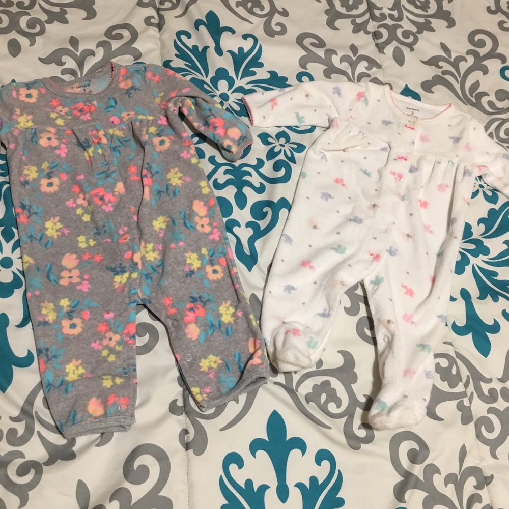 2 pairs of Carter’s pajamas